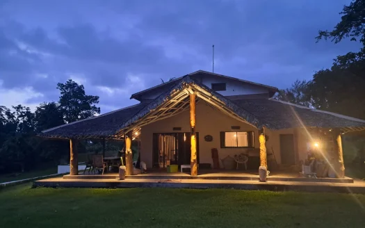 Mele Bay – Peace, Privacy & Country Cottage Charm