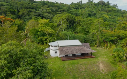 Mele Bay – Peace, Privacy & Country Cottage Charm