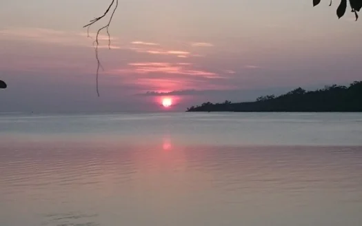 Dream Waterfront Land in Malapoa