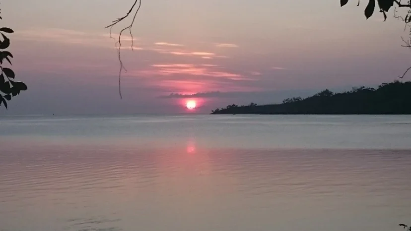 Dream Waterfront Land in Malapoa