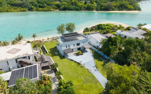 33 Metres of Absolute Waterfront in Paradise Point’s Most Exclusive Address