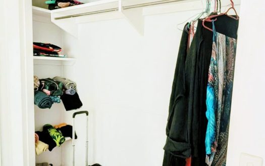 Relaxed, Light-Filled Living in Popular Pango