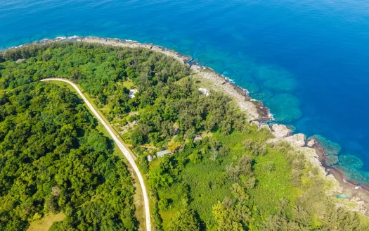 The Ultimate Tropical Lifestyle Property – Privacy, Space & Two Residences