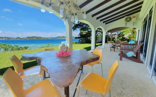 An Enviable Island Lifestyle with Panoramic Harbour Views